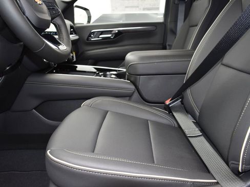 New 2025 Chevrolet Suburban Premier image 13