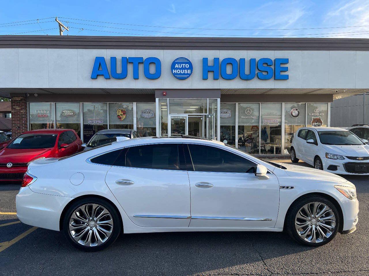 Used 2017 Buick LaCrosse Premium w/ Sun and Shade Package FWD image 10