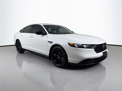 Used 2025 Honda Accord SE image 3