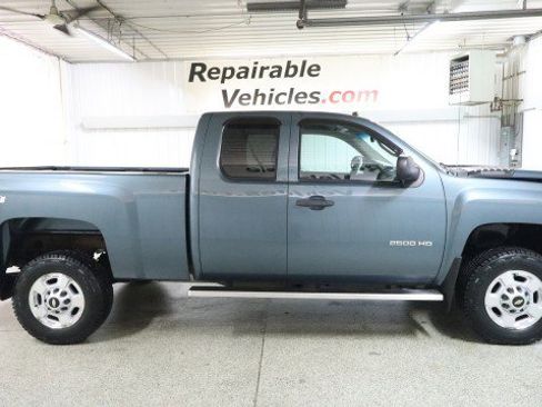 Used 2013 Chevrolet Silverado 2500 LT w/ Interior Plus Package AWD/4WD image 4