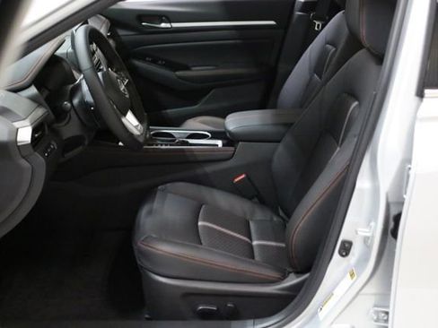 New 2025 Nissan Altima 2.5 SR image 8