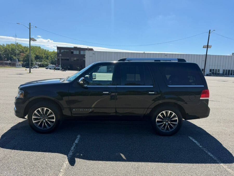 Used 2016 Lincoln Navigator Select AWD/4WD image 5