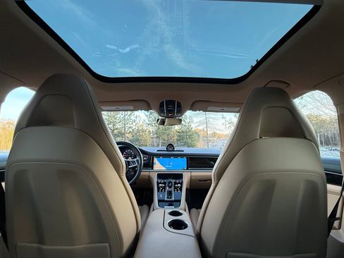 Used 2018 Porsche Panamera 4S image 32