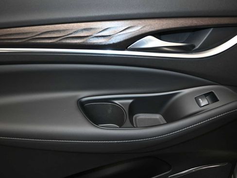 Used 2024 Buick Enclave Avenir AWD/4WD image 24