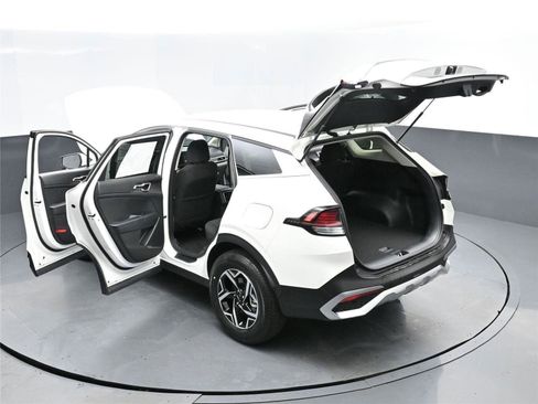 Used 2025 Kia Sportage LX image 15