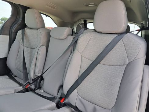 New 2026 Toyota Sienna LE FWD image 24