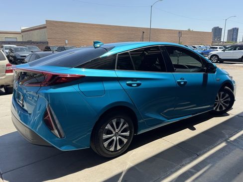 Used 2020 Toyota Prius Prime XLE image 4