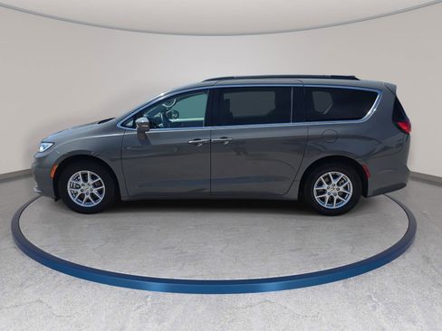 Used 2022 Chrysler Pacifica Touring-L FWD image 8