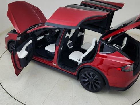 Used 2022 Tesla Model X Plaid image 90