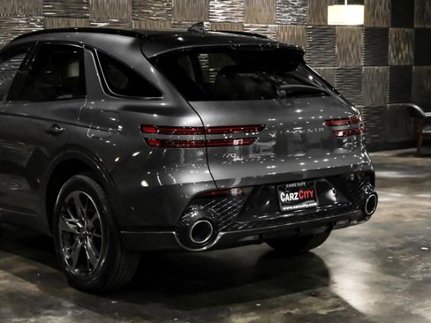 Used 2022 Genesis GV70 3.5T Sport w/ Sport Advanced Package image 11