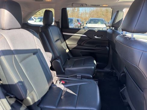Used 2016 Toyota Highlander XLE image 36