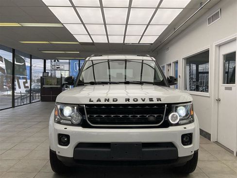 Used 2016 Land Rover LR4 HSE image 2