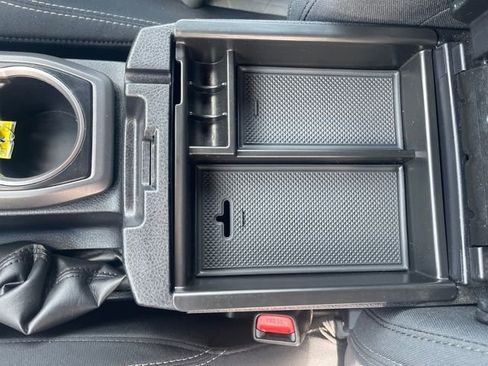 Used 2021 Toyota Tacoma TRD Off-Road image 28