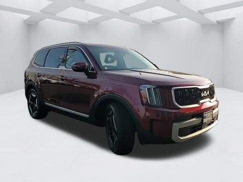 Used 2023 Kia Telluride EX image 3