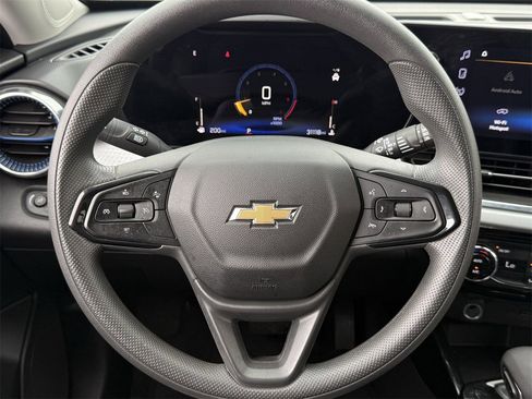 Certified 2025 Chevrolet Trax LT image 14