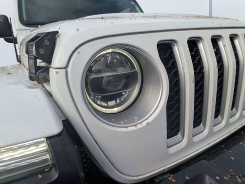 Used 2020 Jeep Gladiator Overland AWD/4WD image 9