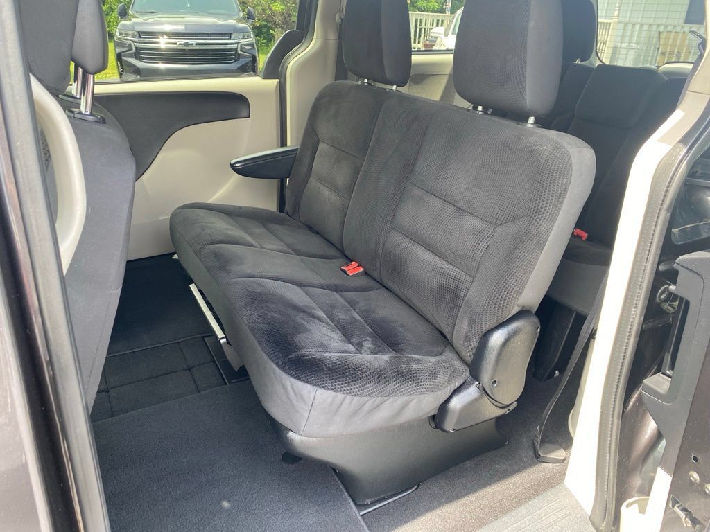 Used 2019 Dodge Grand Caravan SE FWD image 18