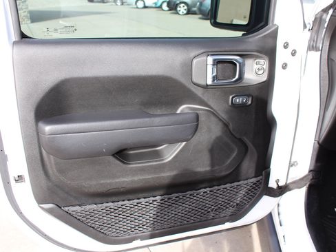 Used 2023 Jeep Gladiator Sport image 42