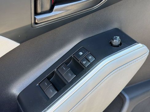 Used 2022 Toyota Highlander LE FWD image 26