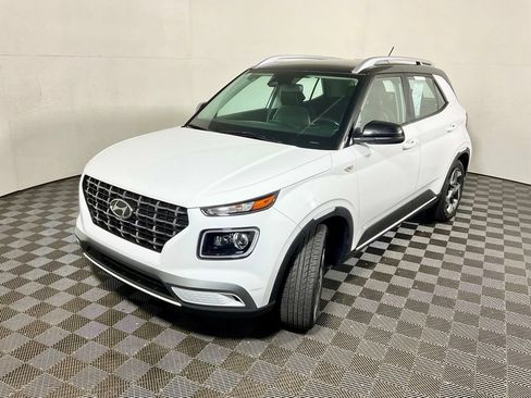 Used 2023 Hyundai Venue Limited w/ Cargo Package FWD image 11
