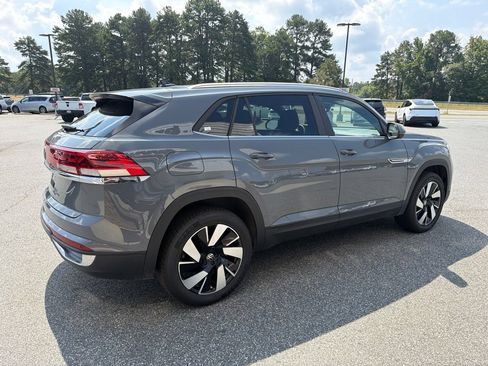 Used 2025 Volkswagen Atlas Cross Sport SE FWD image 9