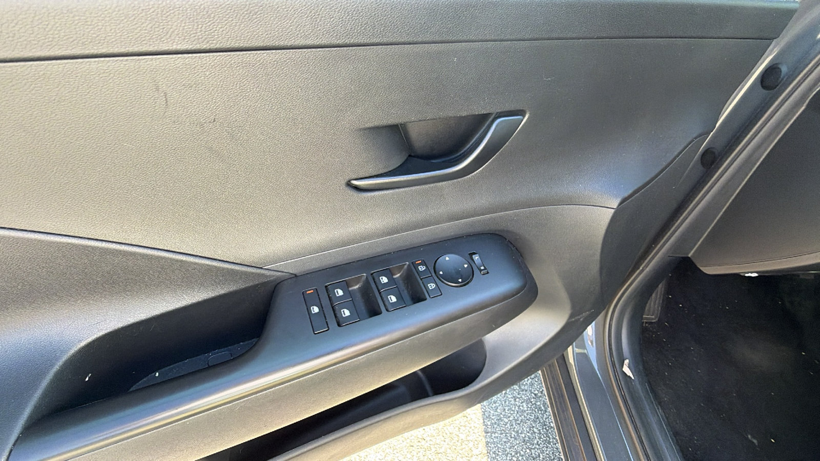 Used 2025 Hyundai Kona SEL AWD/4WD image 15