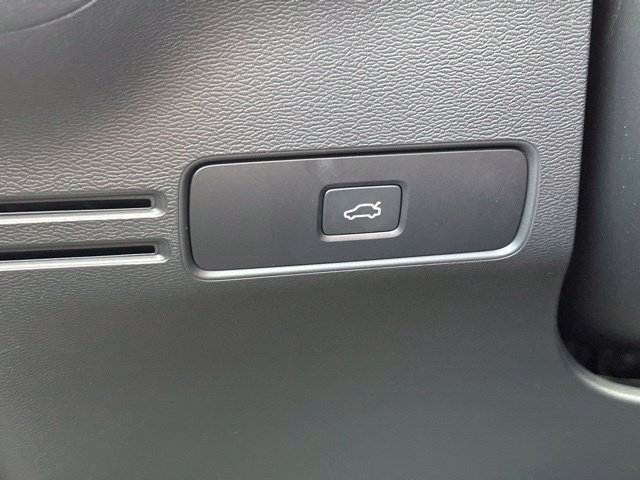 Certified 2024 Volvo XC40 B5 Core AWD/4WD image 31