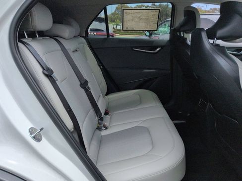 Used 2025 Kia Niro EX FWD image 28