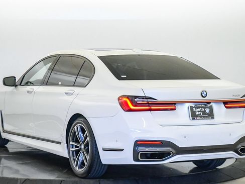 Used 2022 BMW 740i w/ M Sport Package RWD image 2