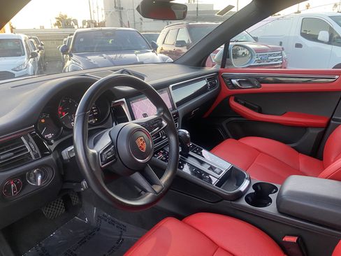 Used 2023 Porsche Macan image 16