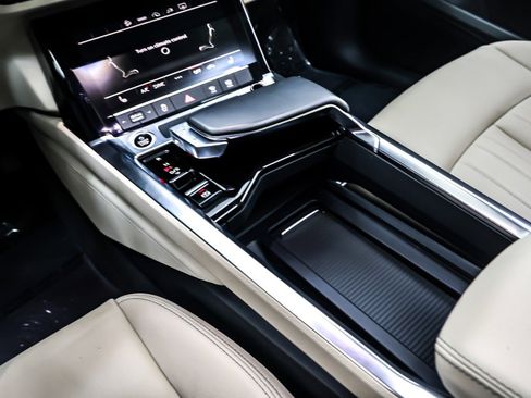 Used 2022 Audi e-tron Premium w/ Convenience Plus Package image 7