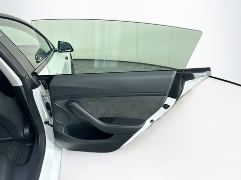 Used 2023 Tesla Model 3 Standard Range image 29