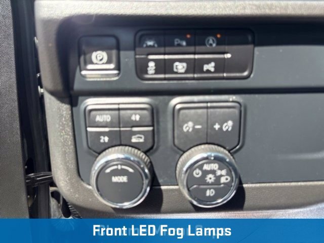 Used 2025 Chevrolet Suburban Premier AWD/4WD image 21