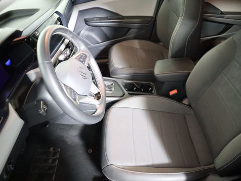 Used 2024 Volkswagen Taos SE image 30