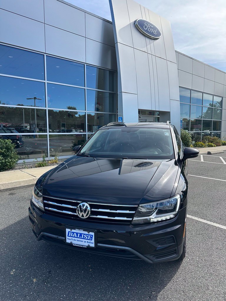Used 2020 Volkswagen Tiguan SE w/ Panoramic Sunroof Package AWD/4WD image 2