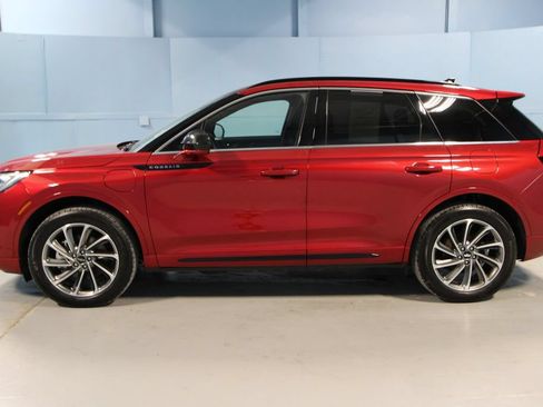 Used 2025 Lincoln Corsair Grand Touring w/ Towing Package AWD/4WD image 33