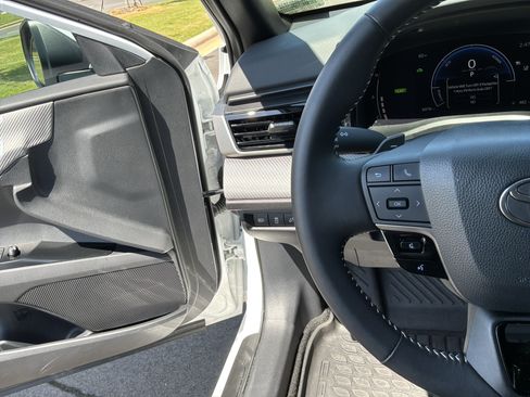 Used 2026 Toyota Camry SE FWD image 19