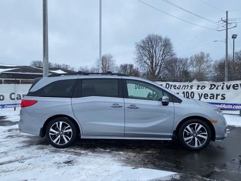 Used 2024 Honda Odyssey Touring image 2