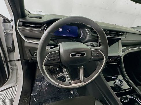 Certified 2023 Jeep Grand Cherokee L Laredo image 19