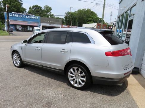 Used 2010 Lincoln MKT 2WD image 6