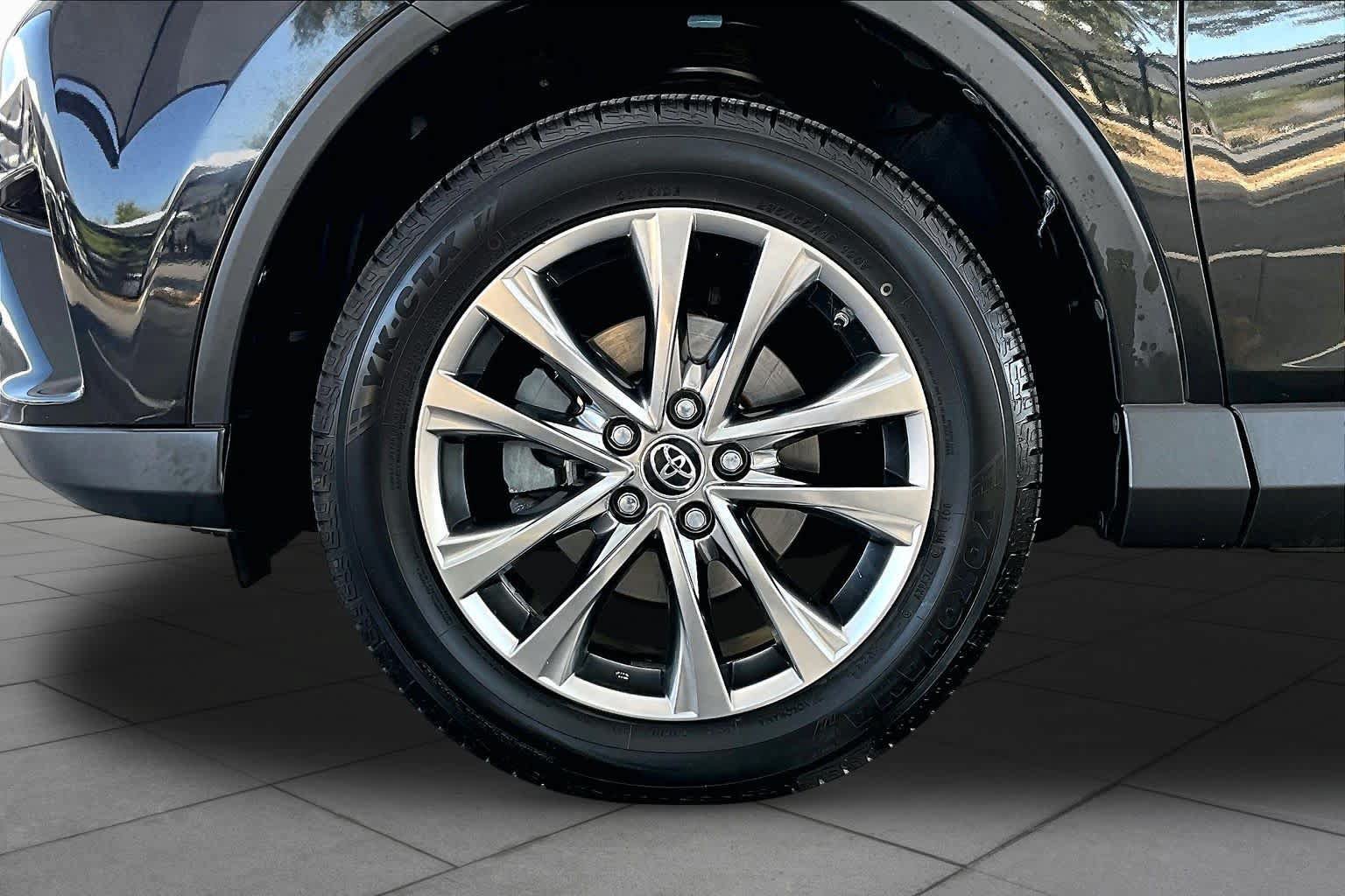 Used 2017 Toyota RAV4 Limited AWD/4WD image 11