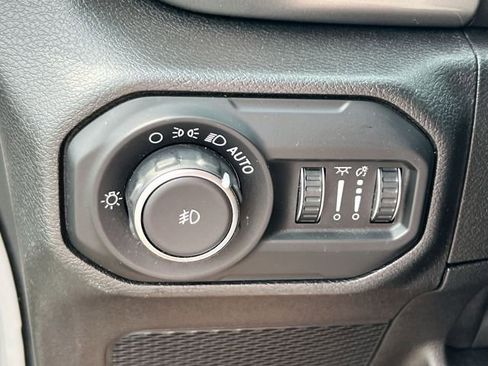 Used 2021 Jeep Wrangler Unlimited Sahara image 35