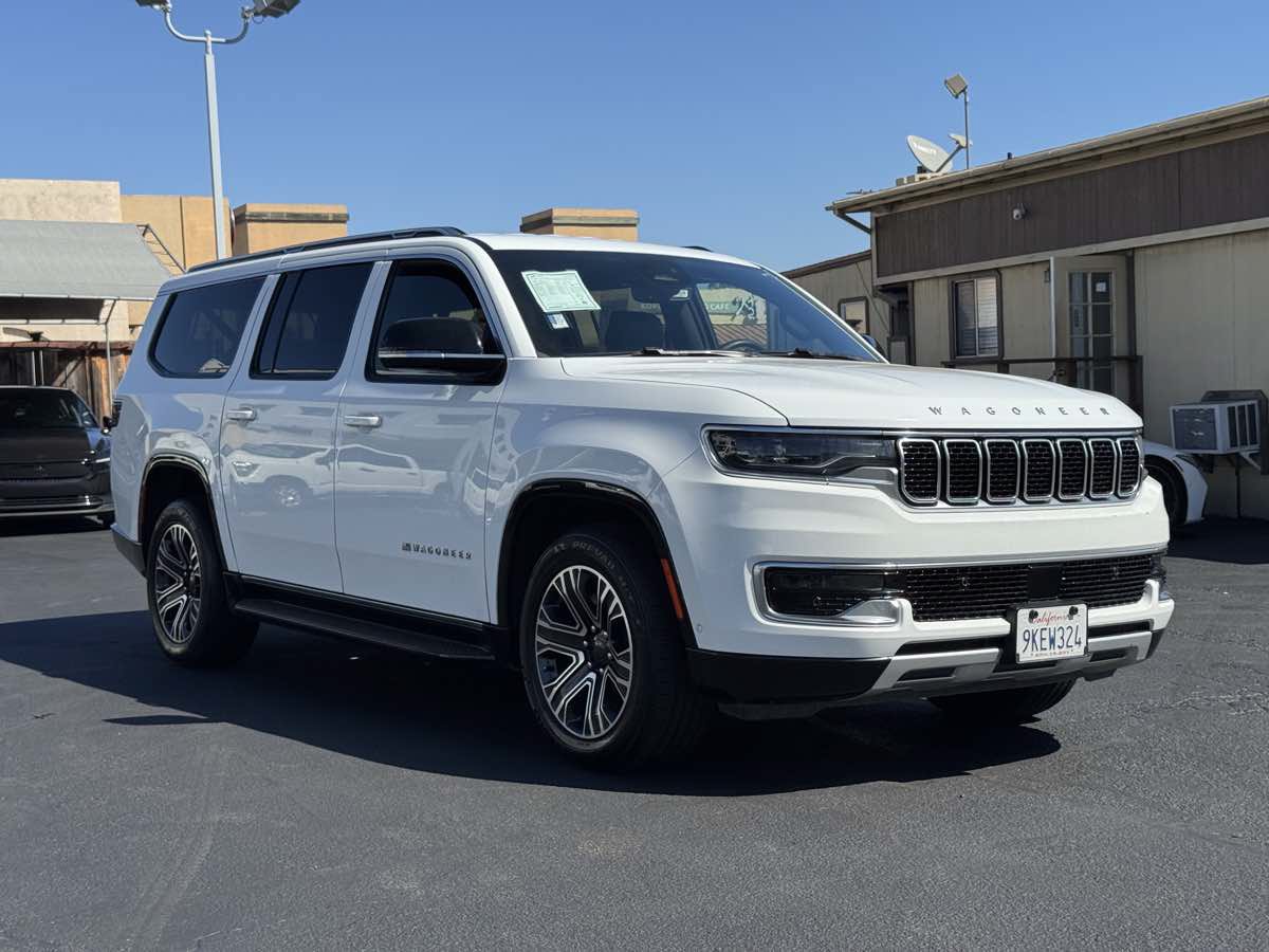 Used 2024 Jeep Wagoneer L Series II RWD image 5