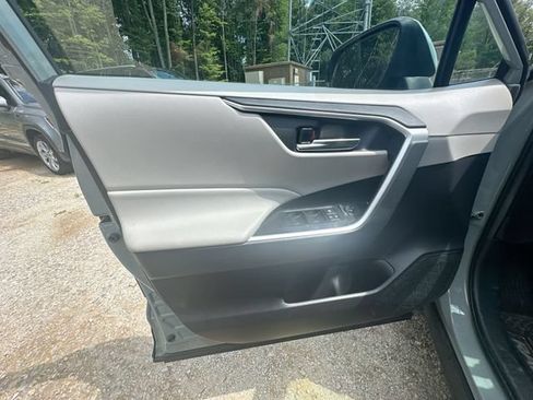 Used 2020 Toyota RAV4 XLE w/ Convenience Package AWD/4WD image 25