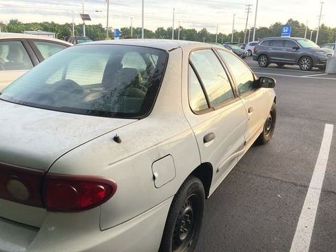 Used 2004 Chevrolet Cavalier Sedan w/ Preferred Equipment Group FWD image 5