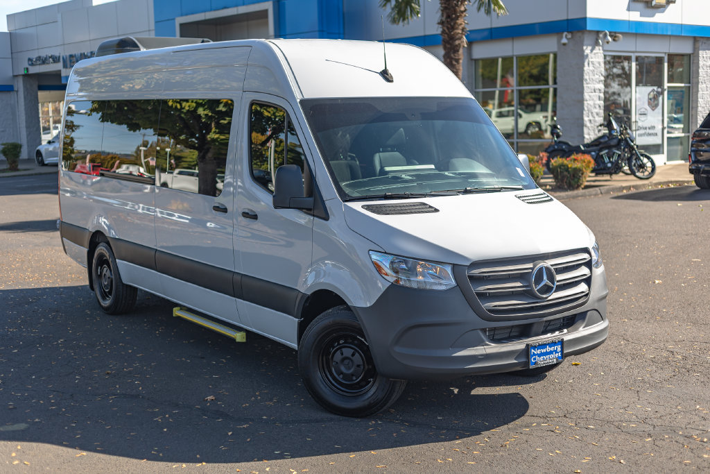 Used 2024 Mercedes-Benz Sprinter 2500 image 2