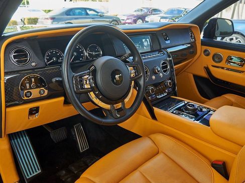 Certified 2022 Rolls-Royce Cullinan Black Badge w/ Leather Finishing Pack image 10