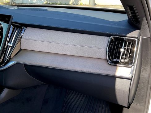 New 2026 Volvo XC90 T8 Plus w/ Protection Package AWD/4WD image 29