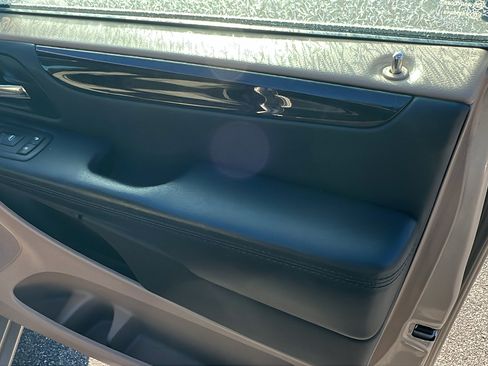 Used 2016 Dodge Grand Caravan SE w/ Quick Order Package 29E SE image 18