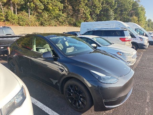 Used 2024 Tesla Model Y Long Range AWD/4WD image 1